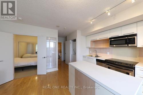 2310 - 25 Carlton Street, Toronto, ON - Indoor Photo Showing Kitchen