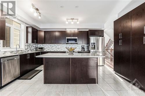 186 Southbridge Street, Ottawa, ON - Indoor Photo Showing Kitchen With Stainless Steel Kitchen With Upgraded Kitchen