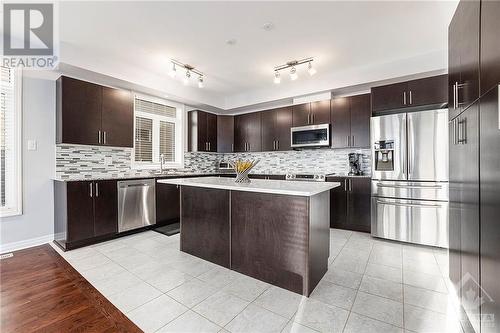 186 Southbridge Street, Ottawa, ON - Indoor Photo Showing Kitchen With Stainless Steel Kitchen With Upgraded Kitchen