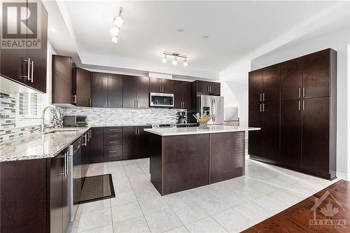 186 Southbridge Street, Ottawa, ON - Indoor Photo Showing Kitchen With Double Sink With Upgraded Kitchen