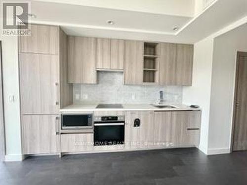 505 - 85 Mcmahon Drive, Toronto, ON - Indoor Photo Showing Kitchen