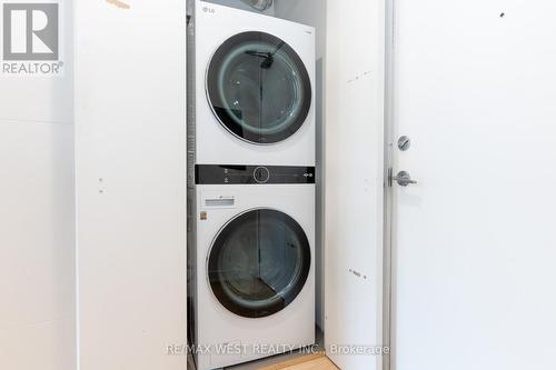 212 - 66 Portland Street, Toronto, ON - Indoor Photo Showing Laundry Room