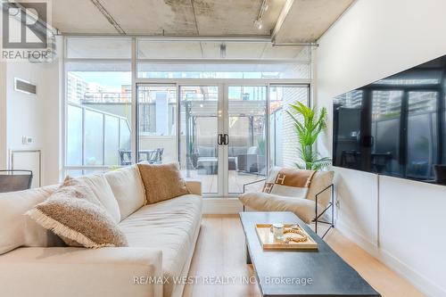 212 - 66 Portland Street, Toronto, ON - Indoor Photo Showing Living Room