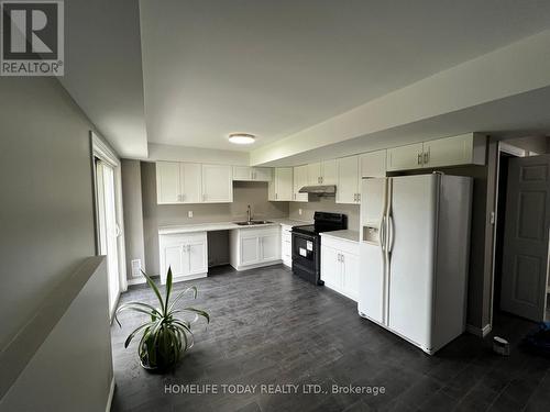 Bsmt - 23 Shalom Way, Barrie, ON - Indoor Photo Showing Kitchen