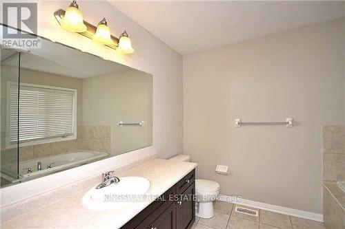 424 Zuest Crescent, Milton, ON - Indoor Photo Showing Bathroom