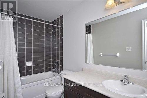 424 Zuest Crescent, Milton, ON - Indoor Photo Showing Bathroom