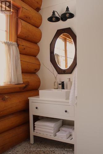 768 Tracey'S Hill Road, Kawartha Lakes, ON - Indoor Photo Showing Bathroom