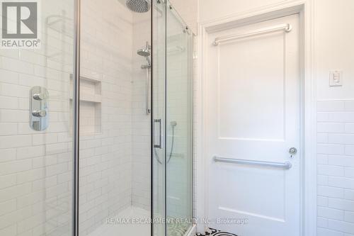 56 Newton Avenue, Hamilton, ON - Indoor Photo Showing Bathroom