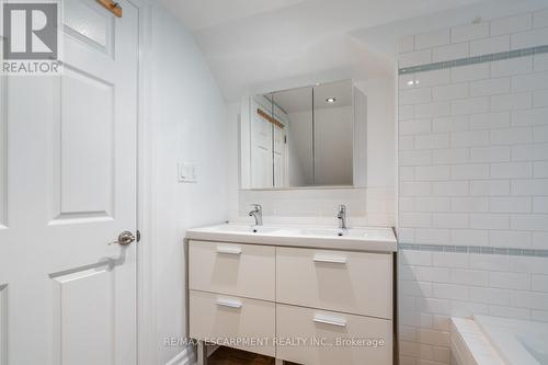 56 Newton Avenue, Hamilton, ON - Indoor Photo Showing Bathroom