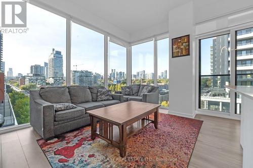 607 - 20 Tubman Avenue, Toronto, ON - Indoor Photo Showing Living Room