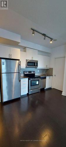 605 - 17 Kenaston Gardens, Toronto, ON - Indoor Photo Showing Kitchen