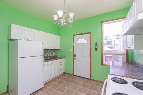 387 Arlington Street, Winnipeg, MB - Indoor Photo Showing Kitchen With Double Sink