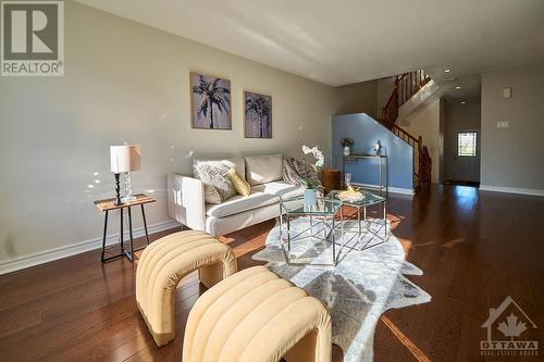 348 Selene Way, Ottawa, ON - Indoor Photo Showing Living Room