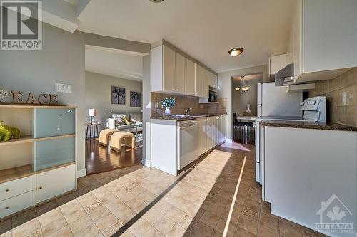 348 Selene Way, Ottawa, ON - Indoor Photo Showing Kitchen