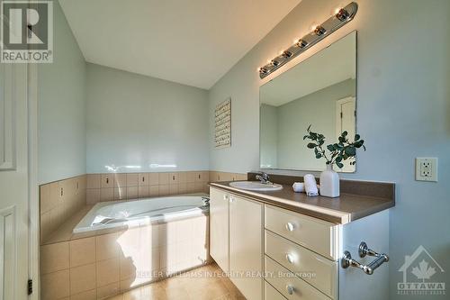 348 Selene Way, Ottawa, ON - Indoor Photo Showing Laundry Room