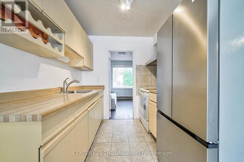 150 - 70 Cass Avenue, Toronto, ON - Indoor Photo Showing Kitchen