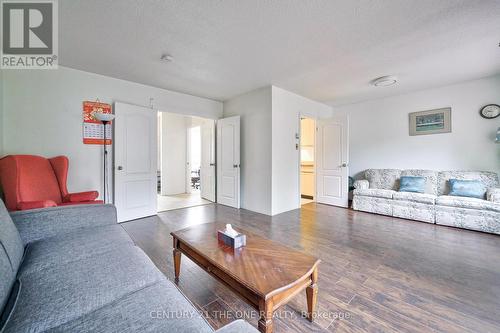 150 - 70 Cass Avenue, Toronto, ON - Indoor Photo Showing Living Room