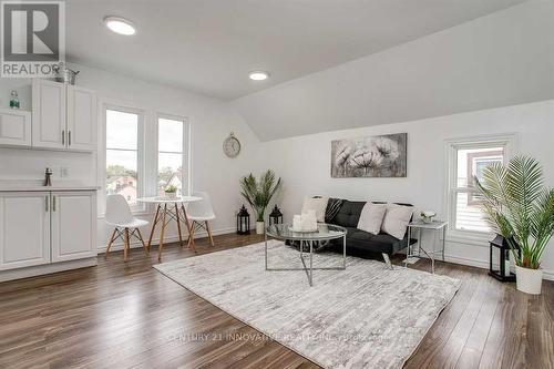 Upper - 158 Celina Street, Oshawa, ON - Indoor Photo Showing Living Room