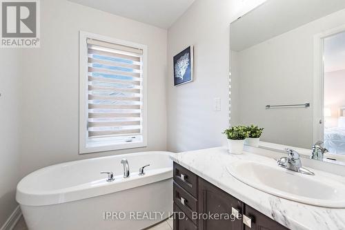 8 Military Crescent, Brampton, ON - Indoor Photo Showing Bathroom