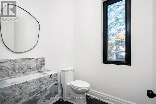 233 Lakewood Drive, Oakville, ON - Indoor Photo Showing Bathroom