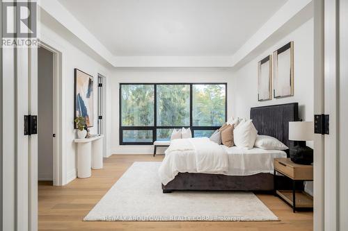 233 Lakewood Drive, Oakville, ON - Indoor Photo Showing Bedroom