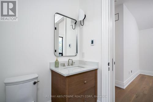 233 Lakewood Drive, Oakville, ON - Indoor Photo Showing Bathroom