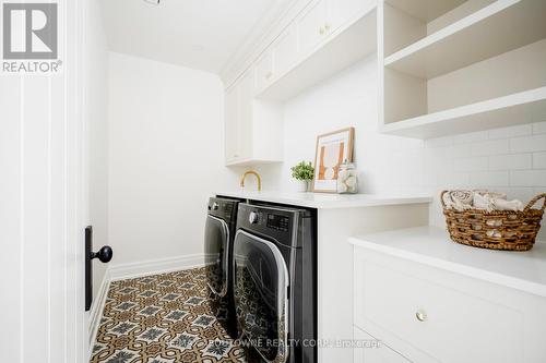 233 Lakewood Drive, Oakville, ON - Indoor Photo Showing Laundry Room