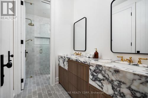 233 Lakewood Drive, Oakville, ON - Indoor Photo Showing Bathroom