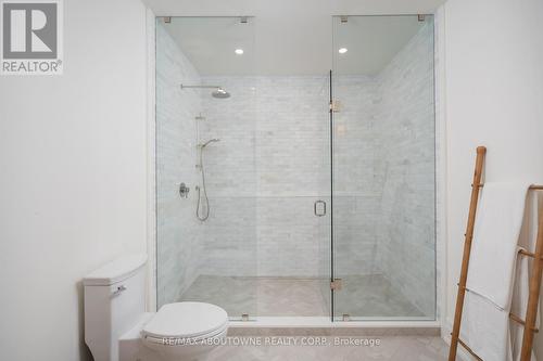 233 Lakewood Drive, Oakville, ON - Indoor Photo Showing Bathroom