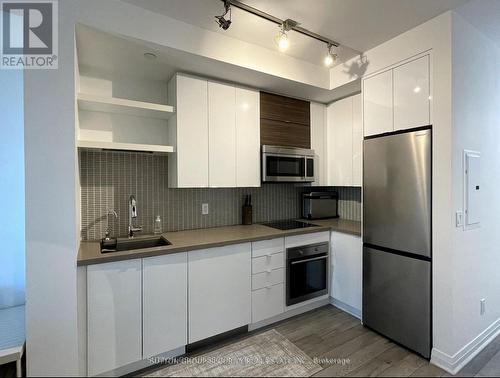 913 - 60 Annie Craig Drive, Toronto, ON - Indoor Photo Showing Kitchen With Stainless Steel Kitchen