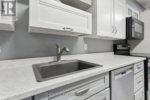 43 - 2170 Bromsgrove Road, Mississauga, ON - Indoor Photo Showing Kitchen