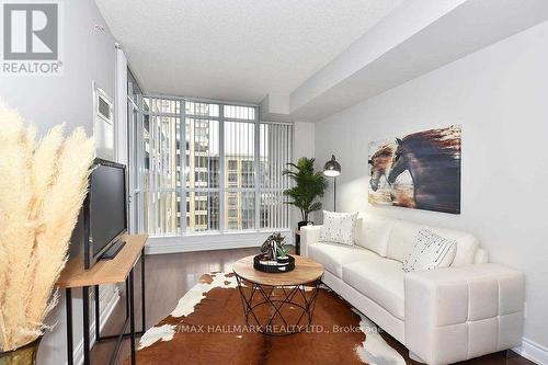 802 - 99 South Town Centre Boulevard, Markham, ON - Indoor Photo Showing Living Room