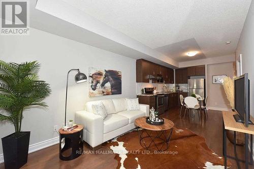 802 - 99 South Town Centre Boulevard, Markham, ON - Indoor Photo Showing Living Room