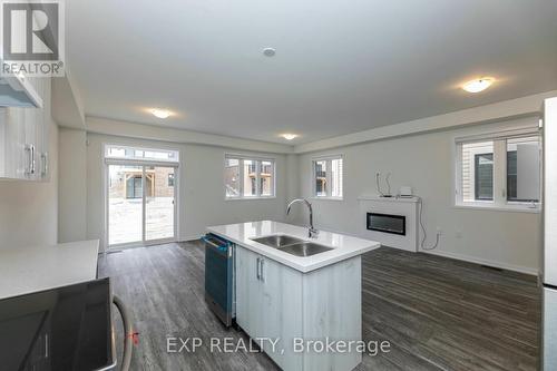 2002 Horace Duncan Crescent, Oshawa, ON - Indoor Photo Showing Kitchen With Double Sink