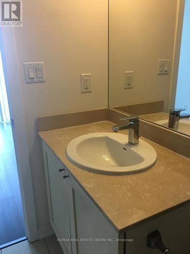 3207 - 4070 Confederation Parkway, Mississauga, ON - Indoor Photo Showing Bathroom