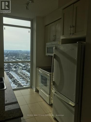 3207 - 4070 Confederation Parkway, Mississauga, ON - Indoor Photo Showing Kitchen