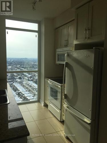 3207 - 4070 Confederation Parkway, Mississauga, ON - Indoor Photo Showing Kitchen