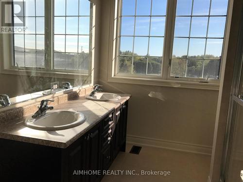 60 Baleberry Crescent, East Gwillimbury, ON - Indoor Photo Showing Bathroom