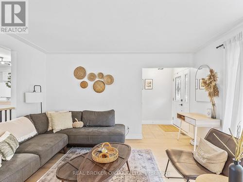 6 Tanglewood Terrace, Brantford, ON - Indoor Photo Showing Living Room