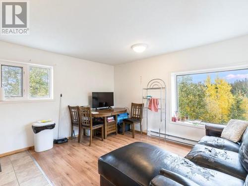 1912 Centennial Street, Whitehorse, YT - Indoor Photo Showing Living Room