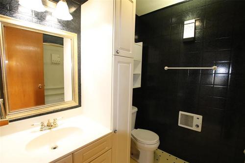 410 Patrick Avenue, The Pas, MB - Indoor Photo Showing Bathroom