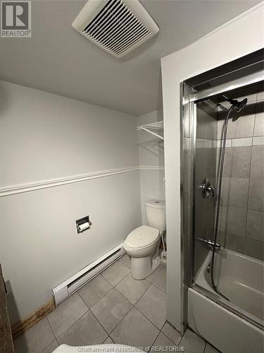 194 Murray Street, Chatham, ON - Indoor Photo Showing Bathroom