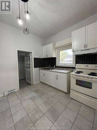 194 Murray Street, Chatham, ON - Indoor Photo Showing Kitchen