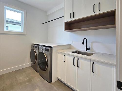 1556 Marble Pl, Langford, BC - Indoor Photo Showing Laundry Room