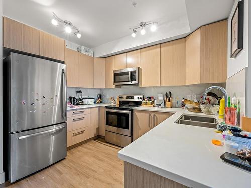 215-3070 Kilpatrick Ave, Courtenay, BC - Indoor Photo Showing Kitchen With Double Sink