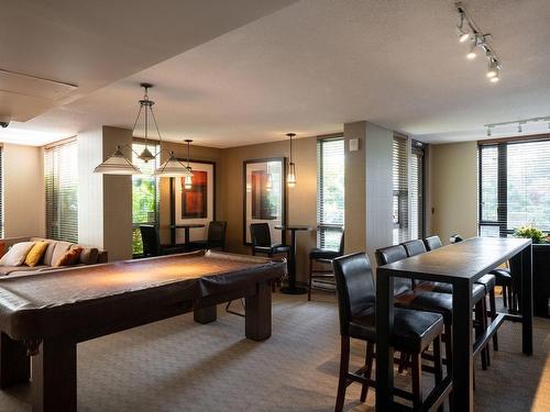 402-751 Fairfield Rd, Victoria, BC - Indoor Photo Showing Dining Room