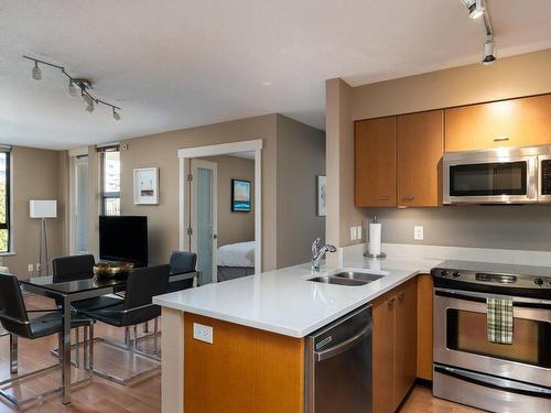 402-751 Fairfield Rd, Victoria, BC - Indoor Photo Showing Kitchen With Stainless Steel Kitchen With Double Sink