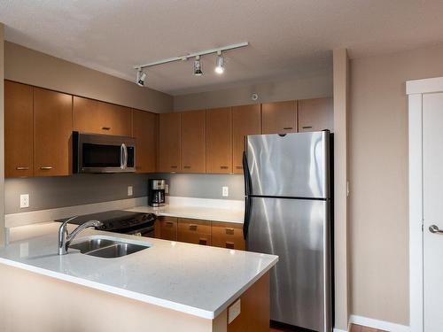 402-751 Fairfield Rd, Victoria, BC - Indoor Photo Showing Kitchen With Stainless Steel Kitchen With Double Sink