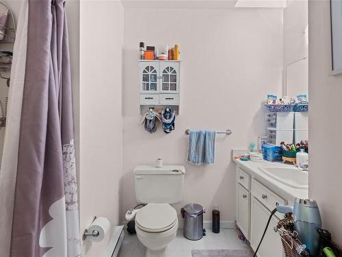 961 Shearwater St, Esquimalt, BC - Indoor Photo Showing Bathroom