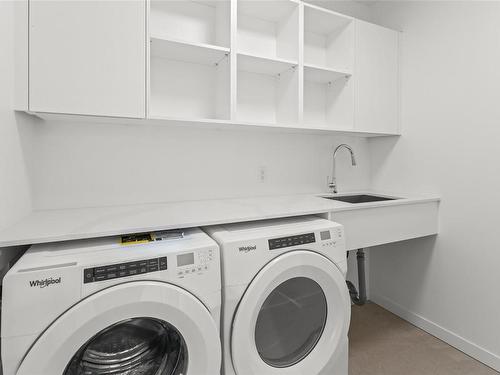 1605-2000 Hannington Rd, Langford, BC - Indoor Photo Showing Laundry Room